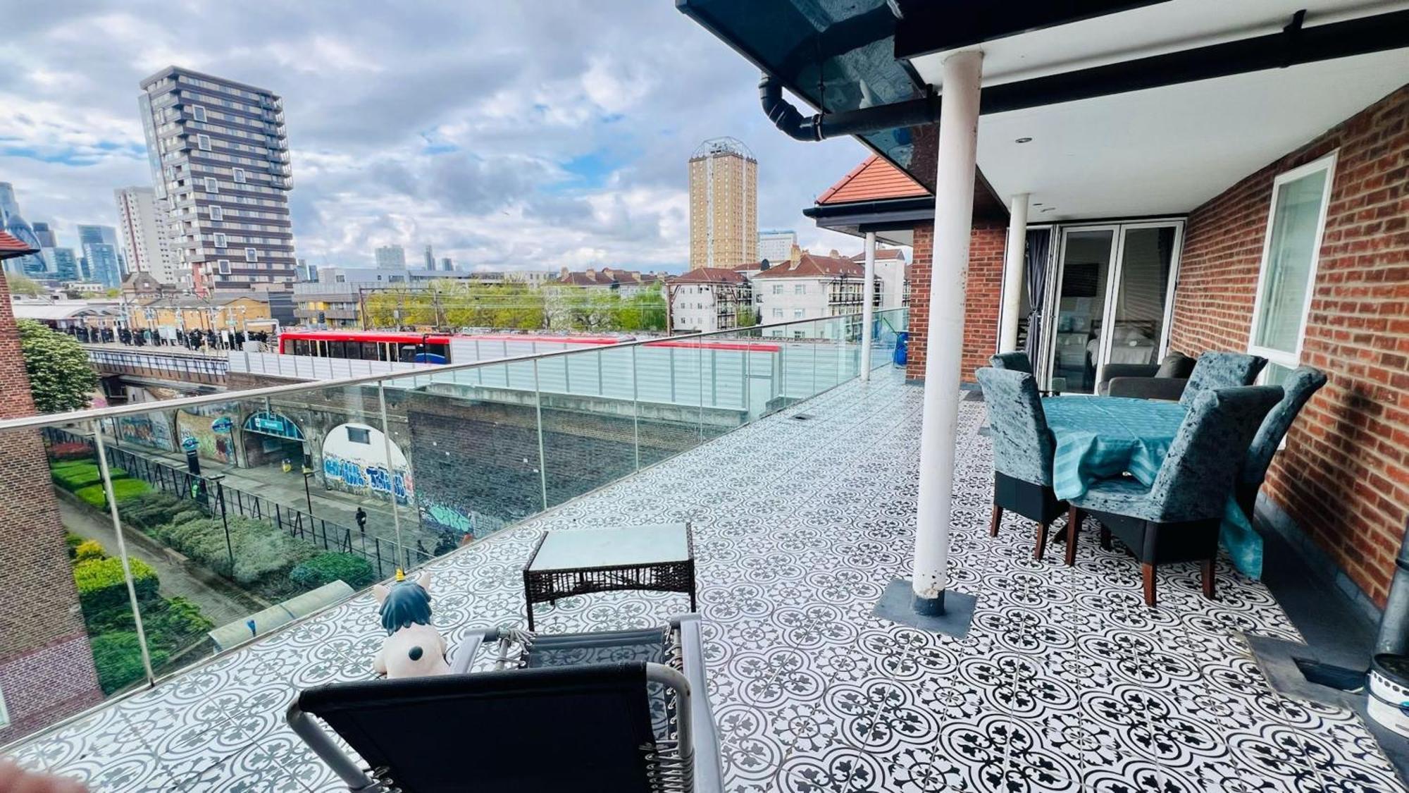 City View Sunset Luxurious Apartment In London Zone-1 Including One Family Twin Room With Its Own Stunning Private Terrace المظهر الخارجي الصورة